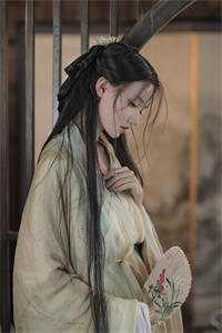 穿成反派残暴大佬